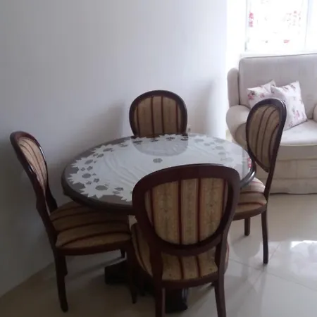 Vana شقة